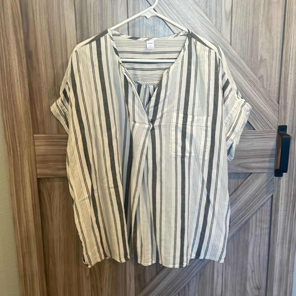 Old Navy Women’s Split-Neck Top, Size XL, Worn Once!